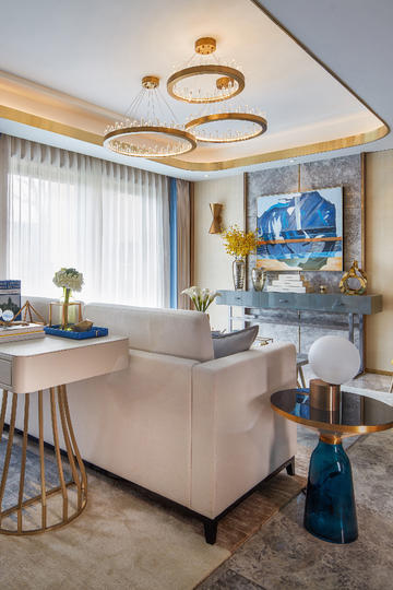 外国人凌晨2点排队抢购中国玩具